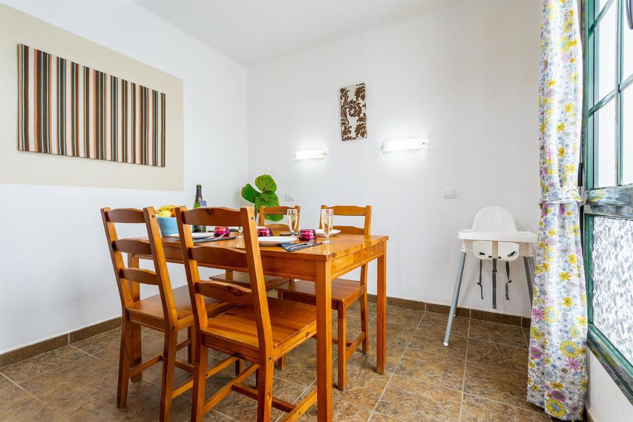 Casa Lili - Shared Pool - Close To Seafront Promenade - Sea Views From Upper Terrace Пунта-де-Мухерес Экстерьер фото